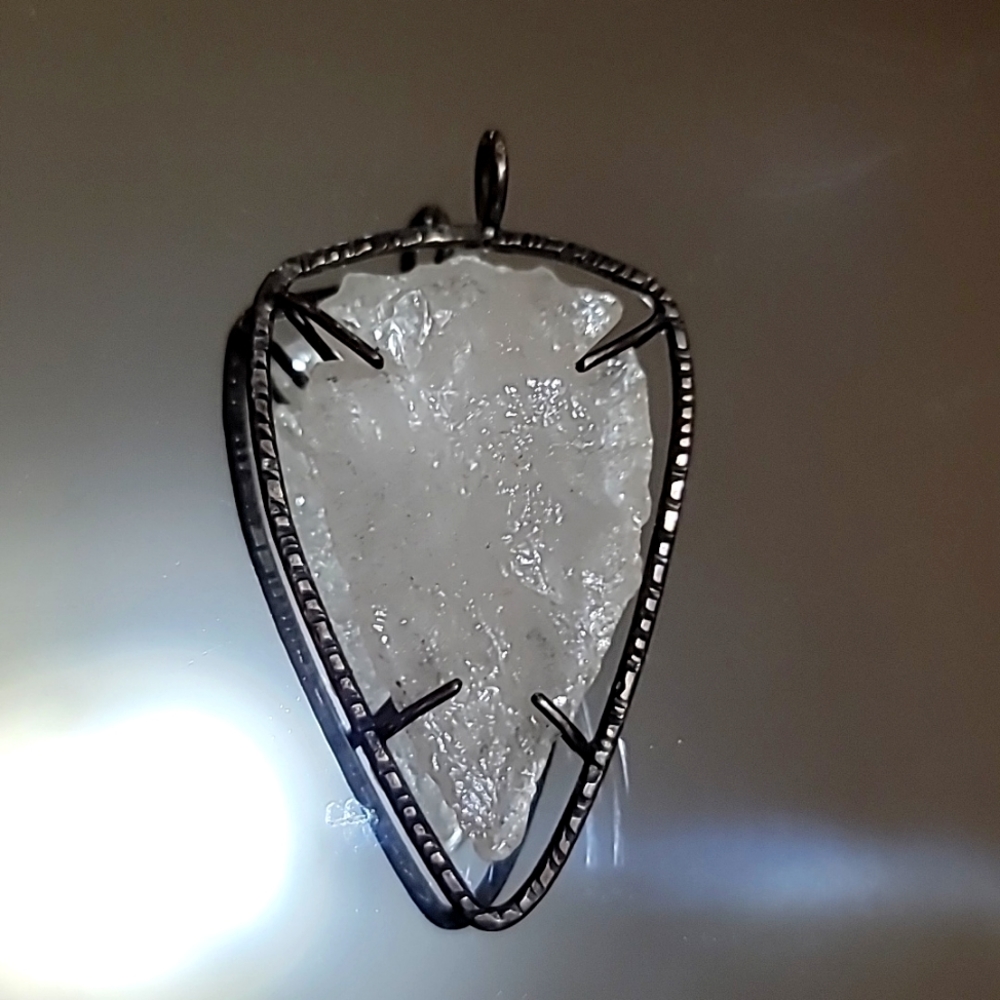 Very interesting Arrowhead pendent Made of Crystal mint condition never worn